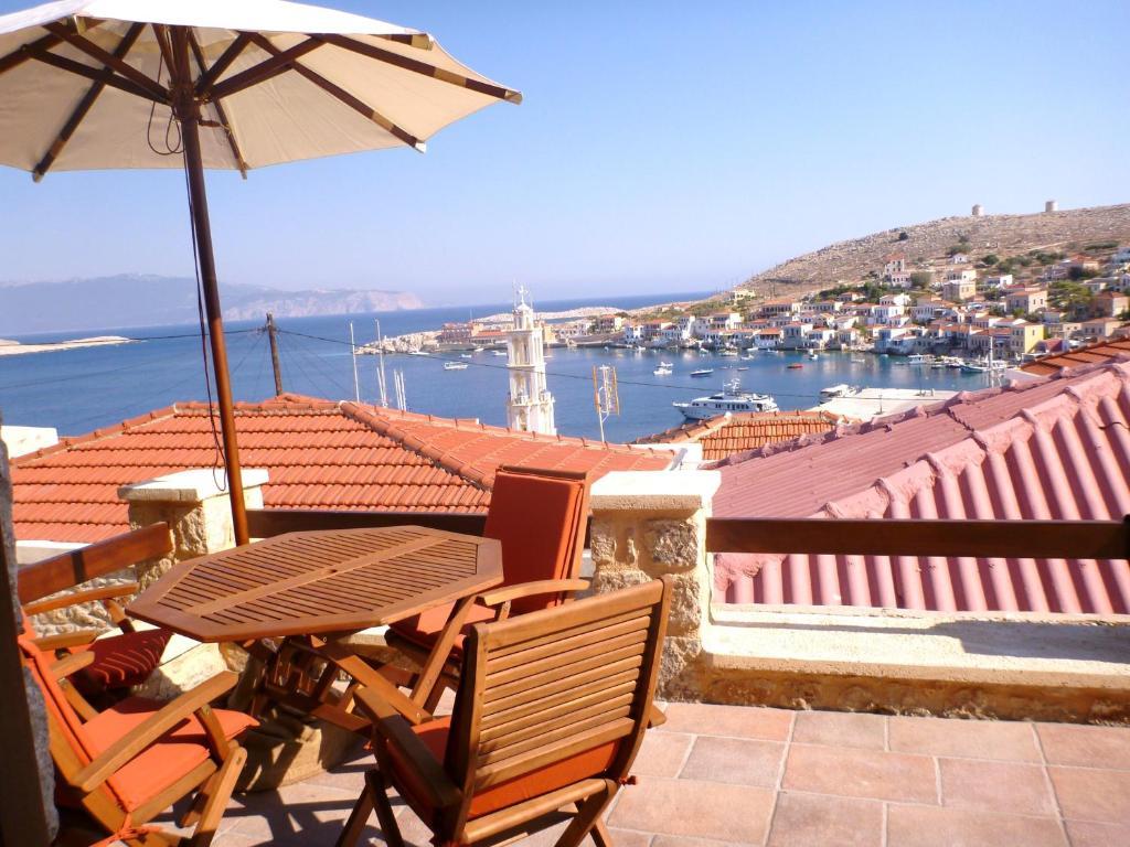 Bright Sun Villas Chalki Town Екстериор снимка
